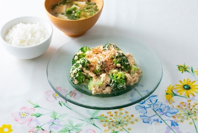 ブロッコリーと豆腐のごまみそ和え